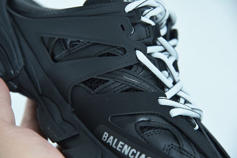 bc track sneaker