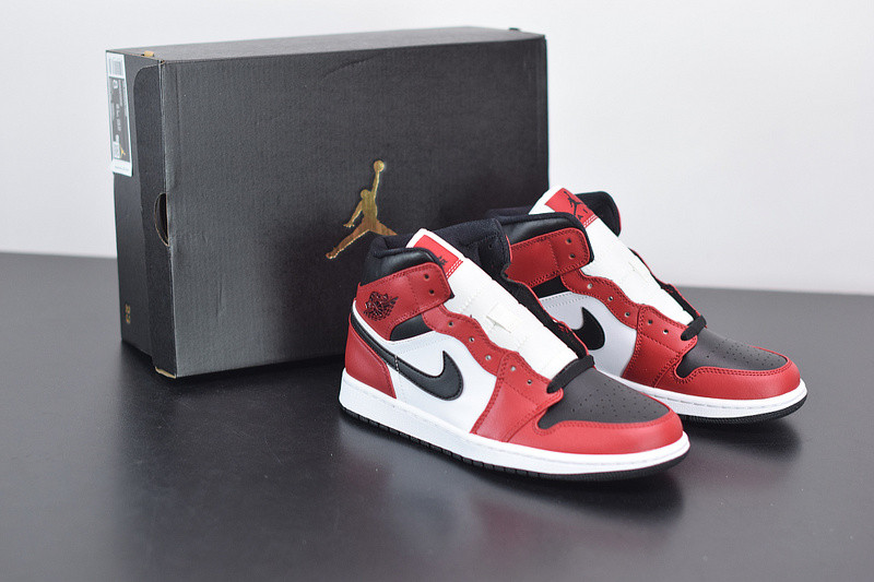 air jordan 1 mid “chicago black toe” 554724-069