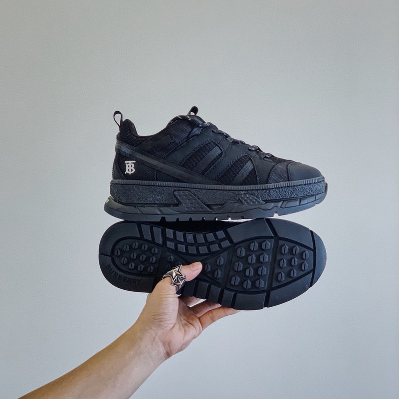 B**rry sneaker