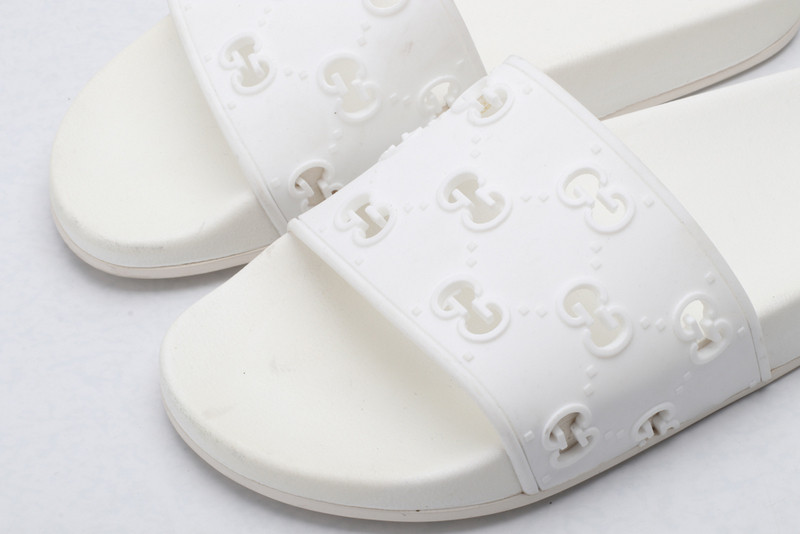g*u*i sandals