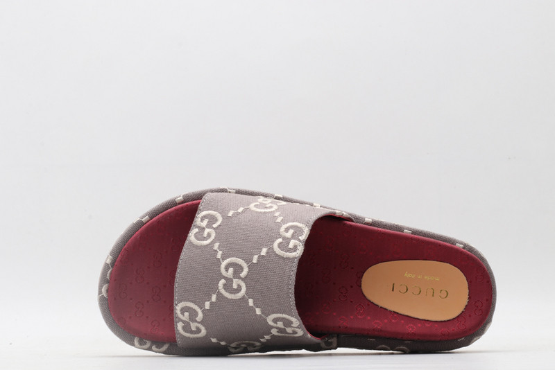 g*u*i sandals