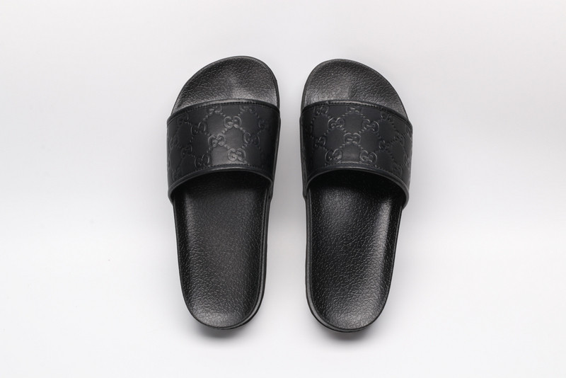 g*u*i sandals