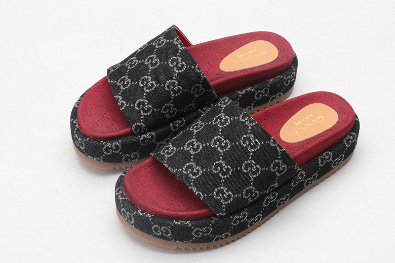 g*u*i sandals
