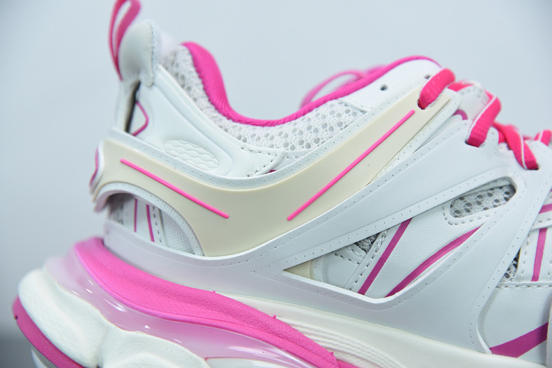 bc track sneaker