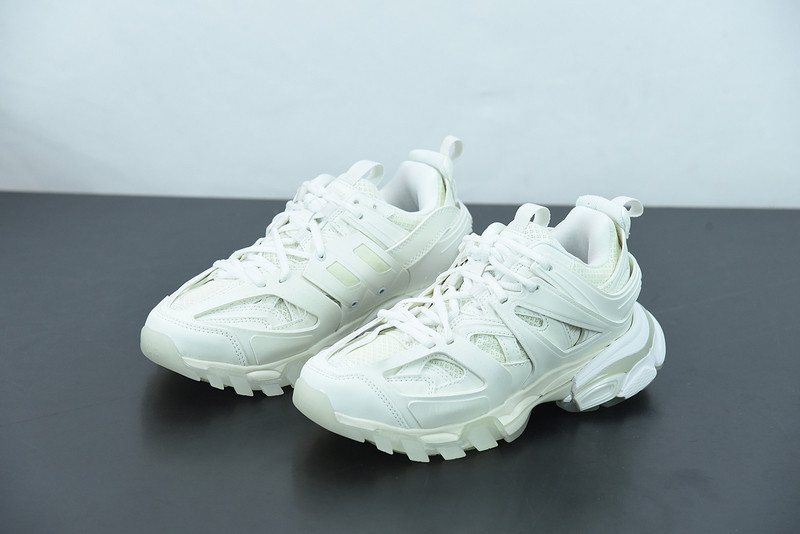 bc track sneaker