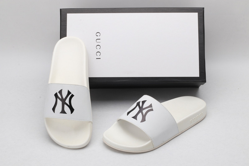 G*u*i sandals