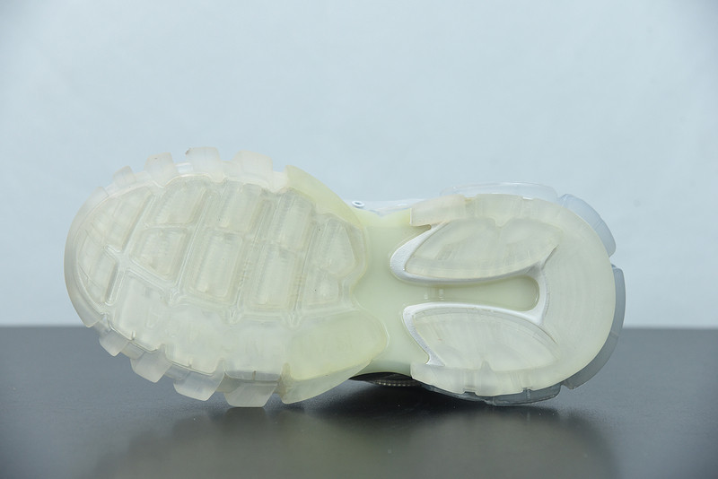 bc track sneaker