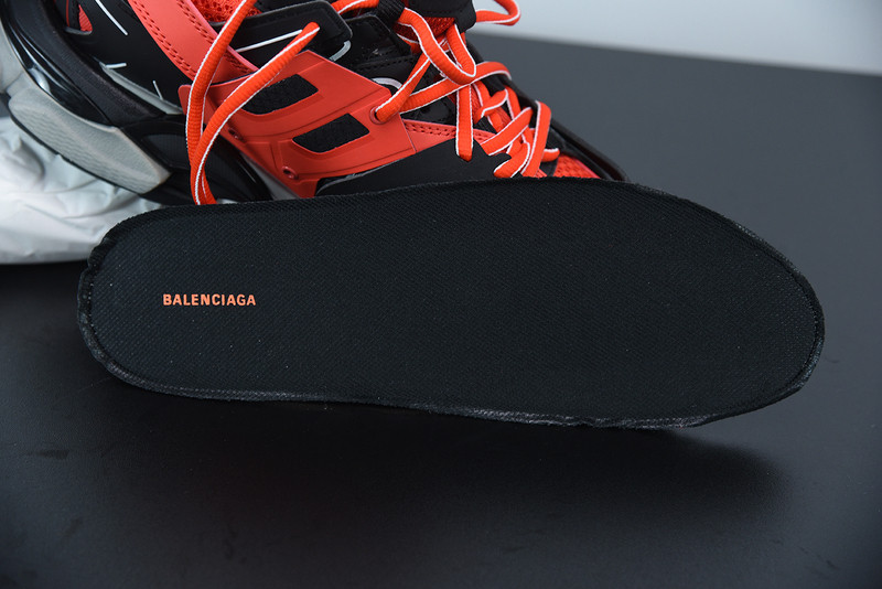 bc track sneaker