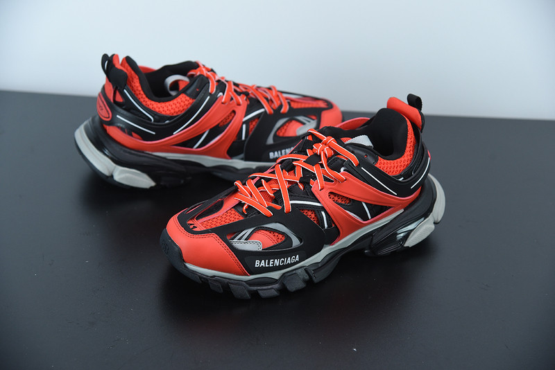 bc track sneaker