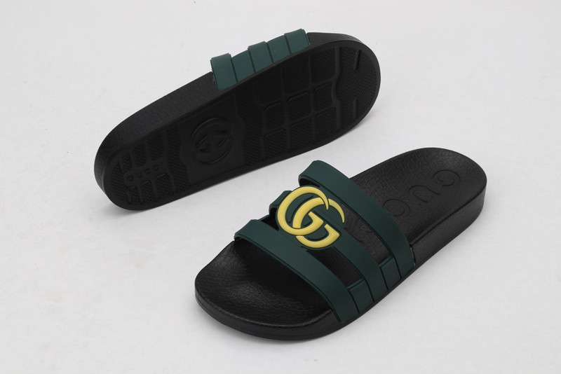 g*u*i sandals
