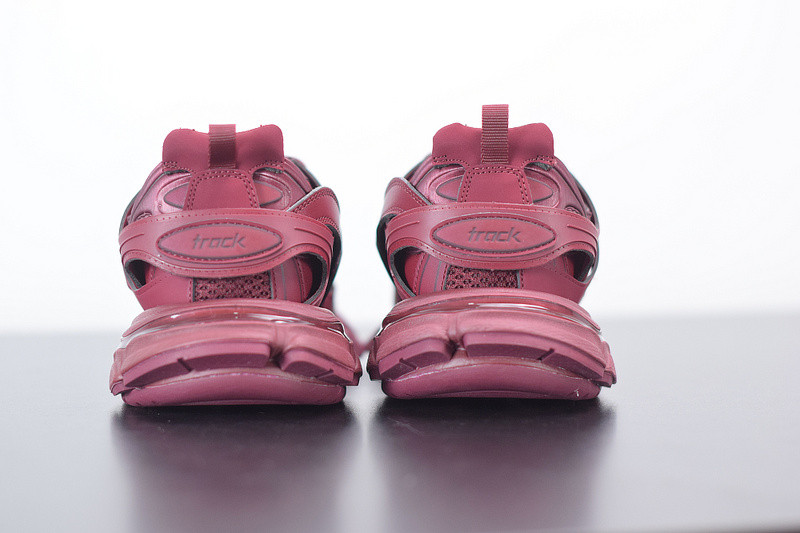 bc track sneaker