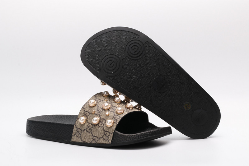 g*u*i sandals