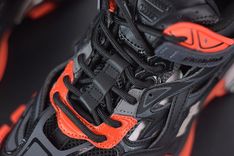 bc track sneaker