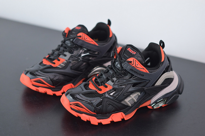 bc track sneaker