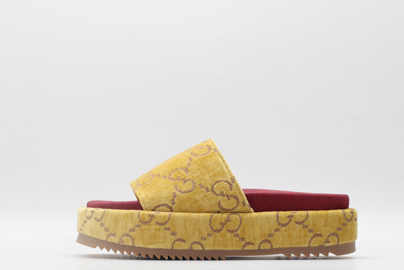 g*u*i sandals