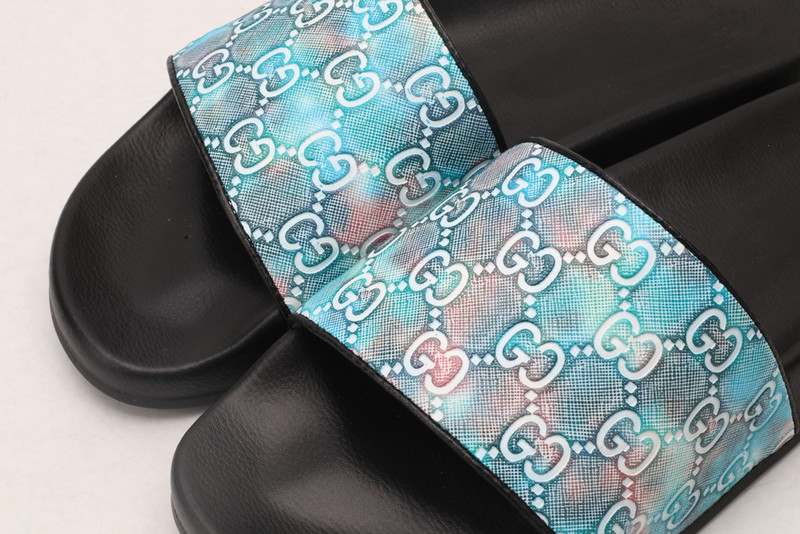 g*u*i sandals