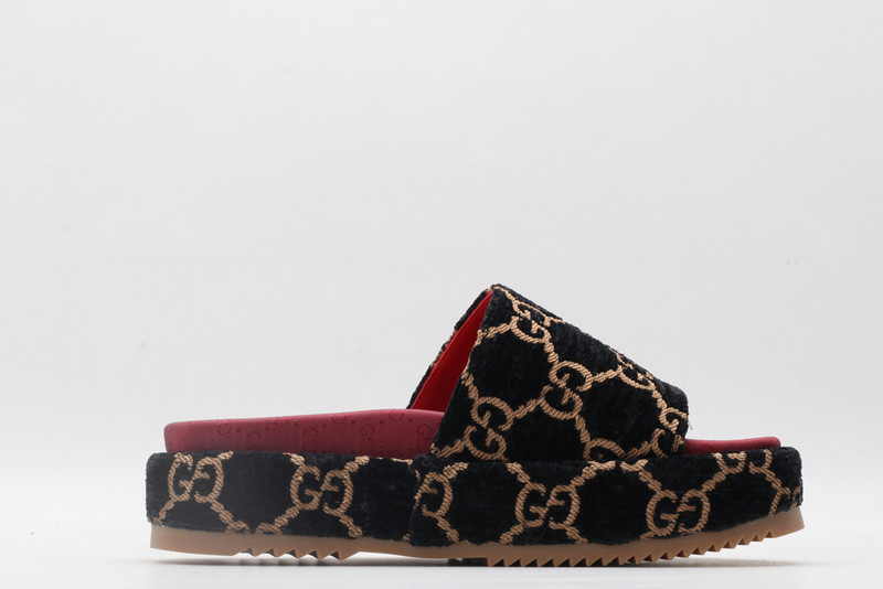 g*u*i sandals