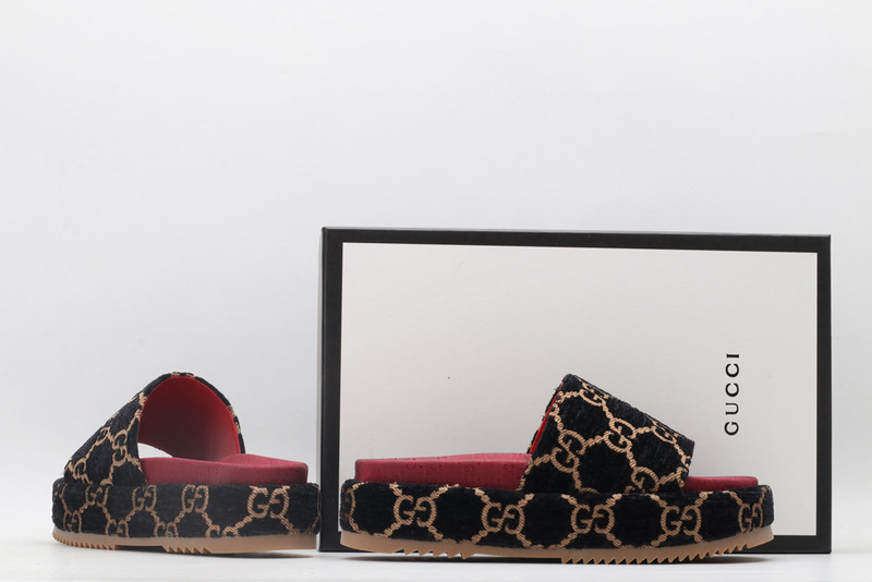 g*u*i sandals
