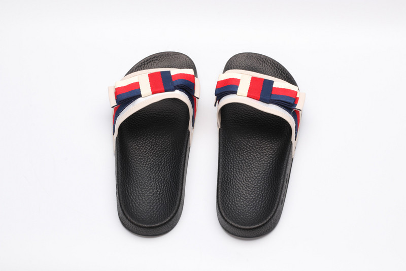 g*u*i sandals