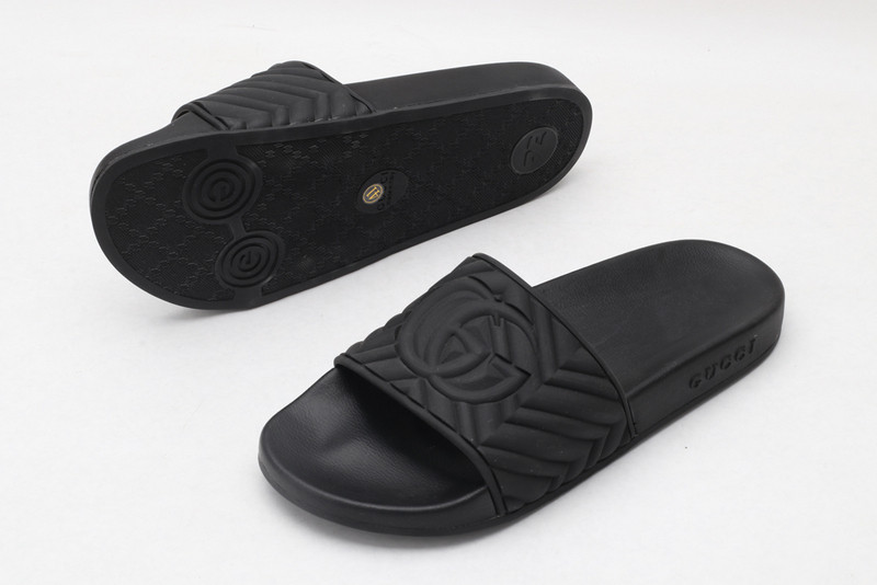 g*u*i sandals