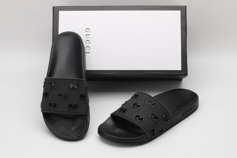 g*u*i sandals