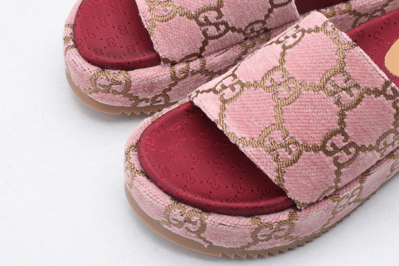 g*u*i sandals