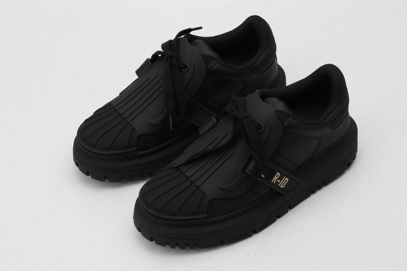 dio* sneaker