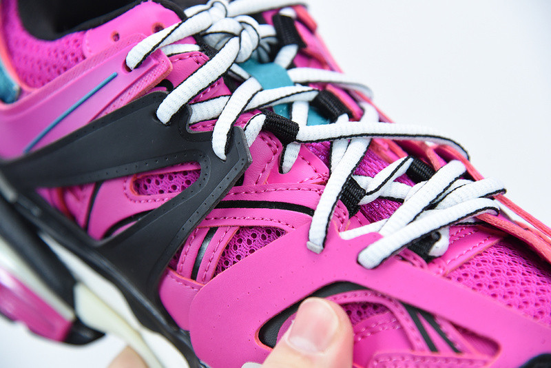 bc track sneaker