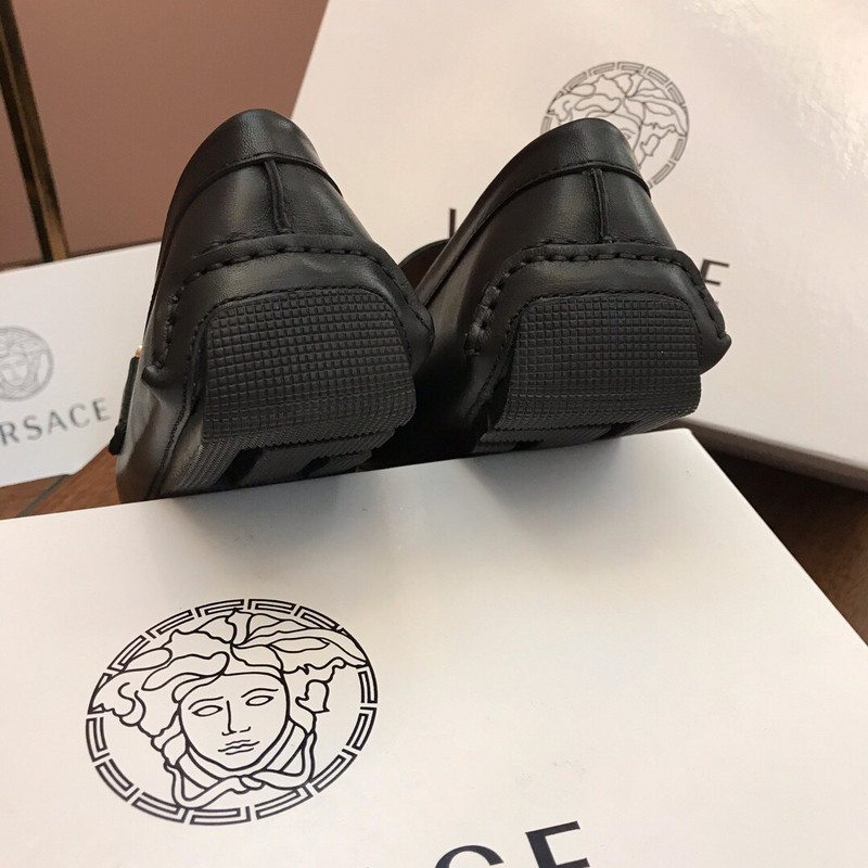 vs sneakers