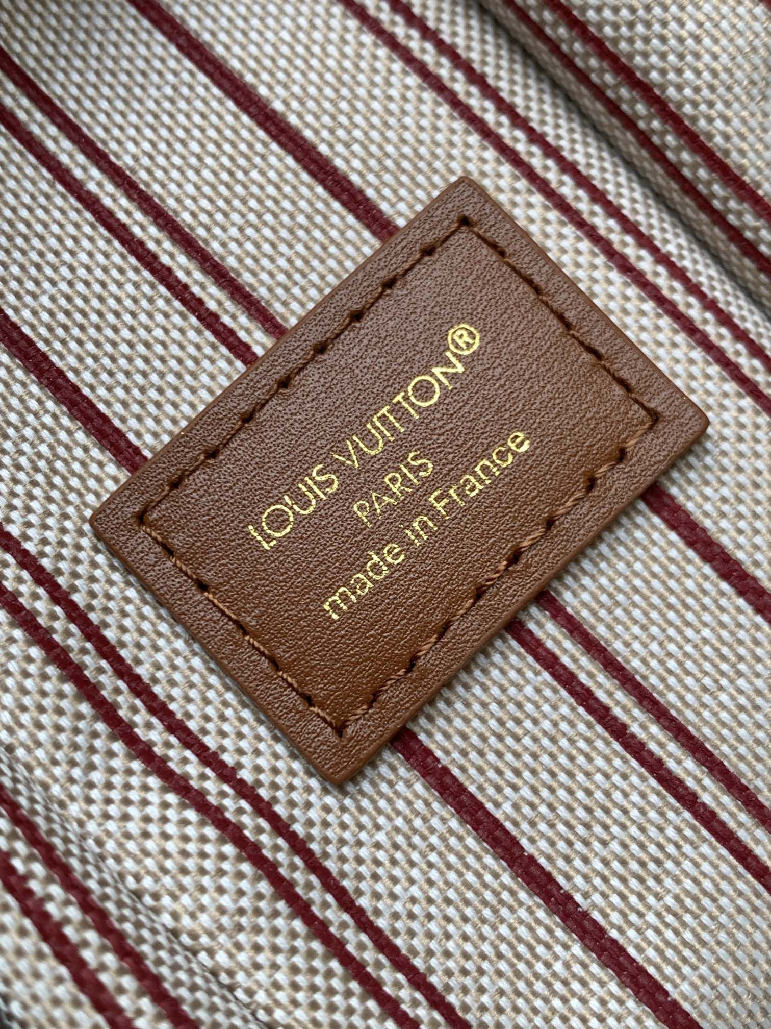 LVT PURSE