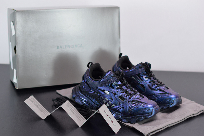 bc track sneaker