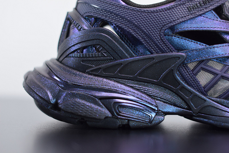bc track sneaker