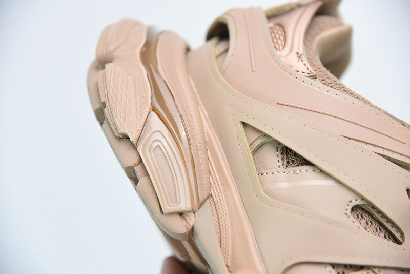 bc track sneaker