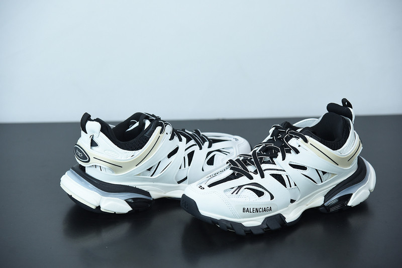 bc track sneaker