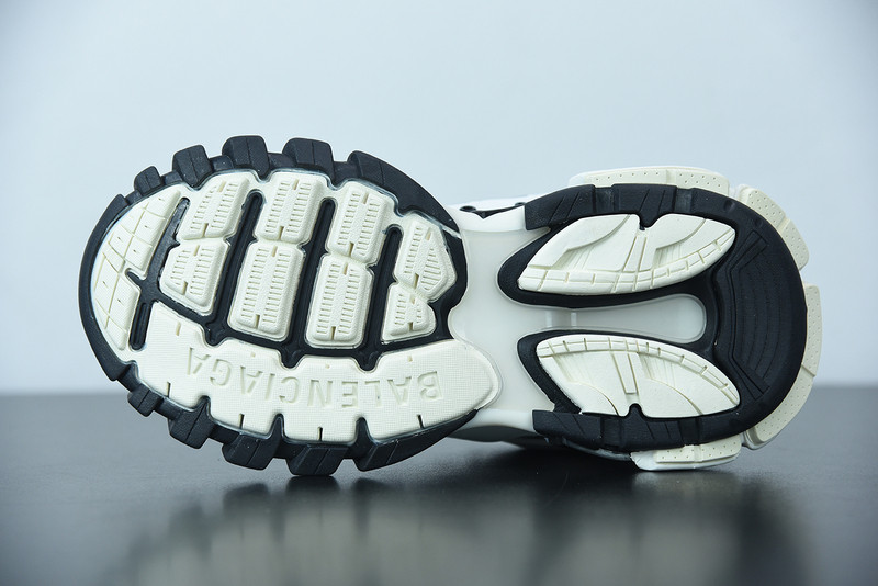 bc track sneaker