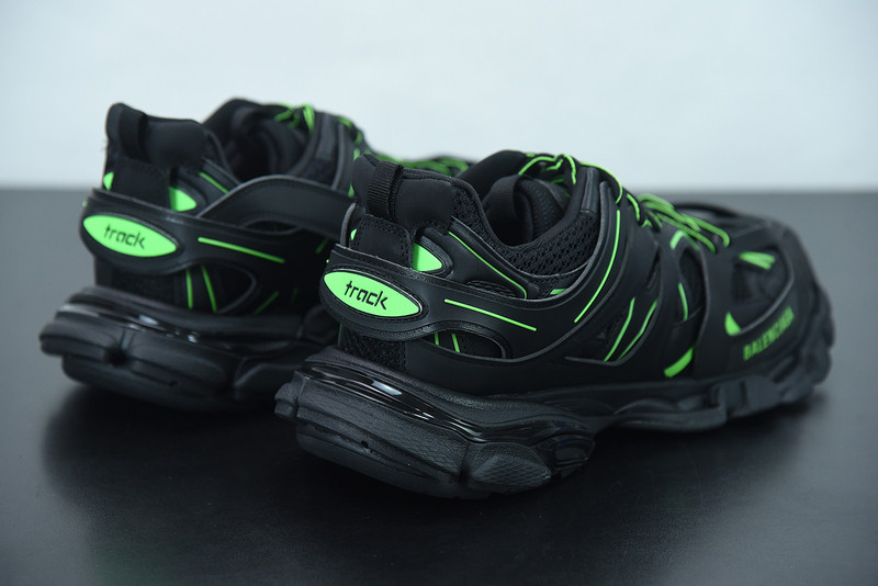 bc track sneaker