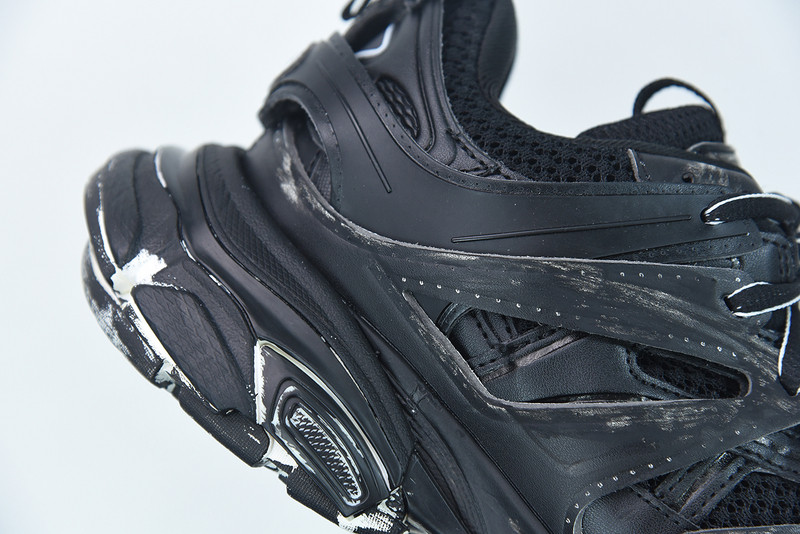 bc track sneaker