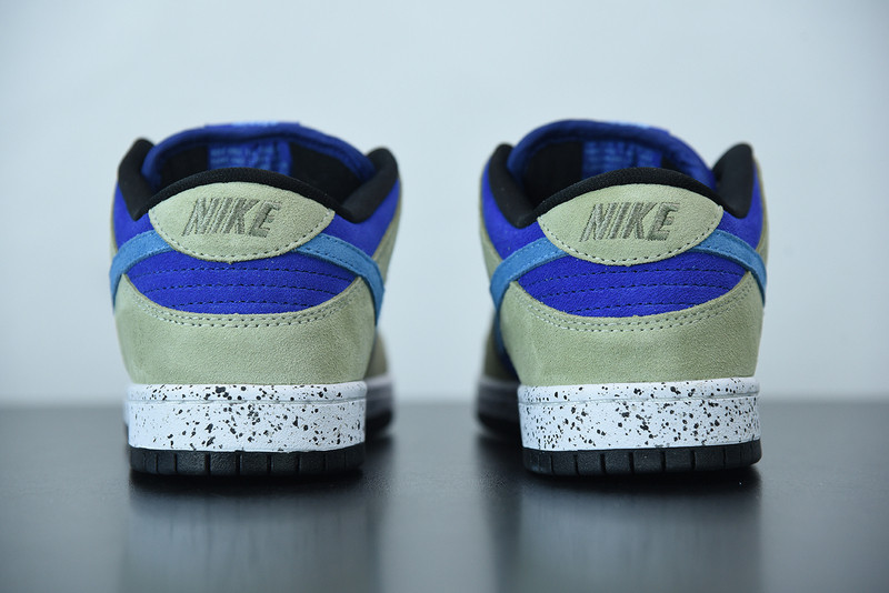 nike sb dunk low “celadon” bq6817-301