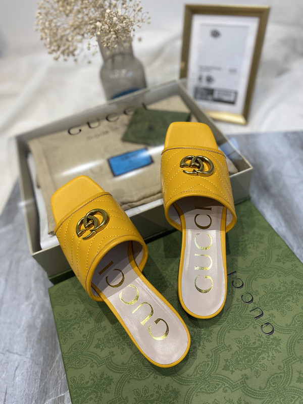 g*u*i sandals