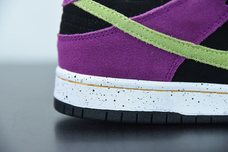 nike sb dunk low “red plum” bq6817-501