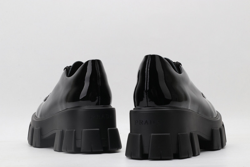 pr sneaker