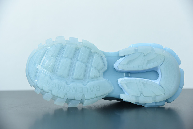 bc track sneaker