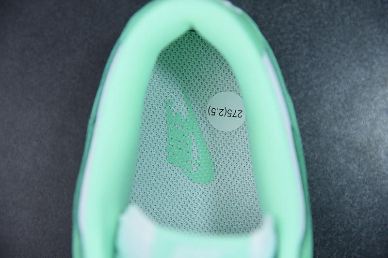 nike sb dunk low green glow dd1503-105