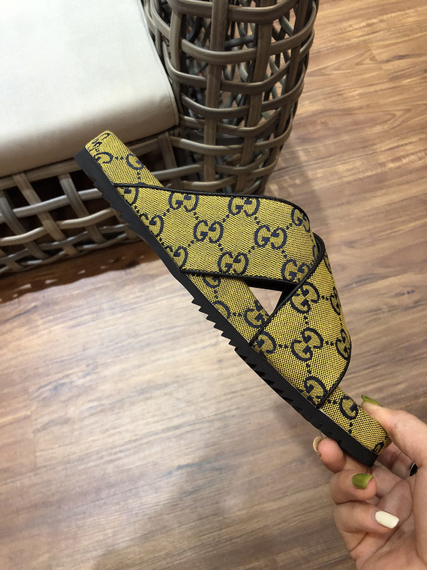 g*u*i sandals