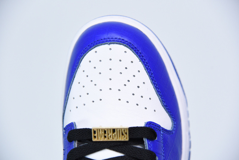 S*p*e x nike sb dunk low white/metallic gold-hyper blue dh3228-100