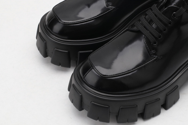 pr sneaker