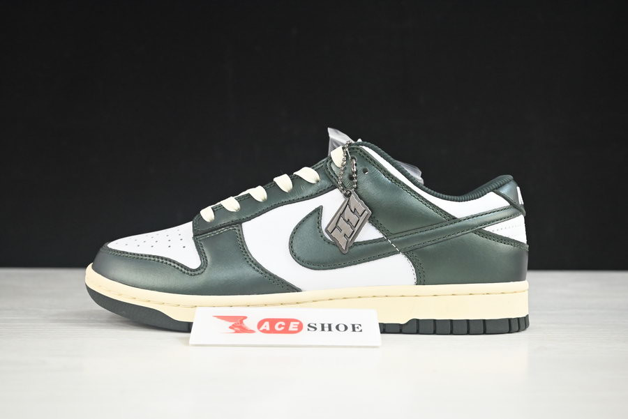 nike sb dunk low “vintage green” dq8580-100