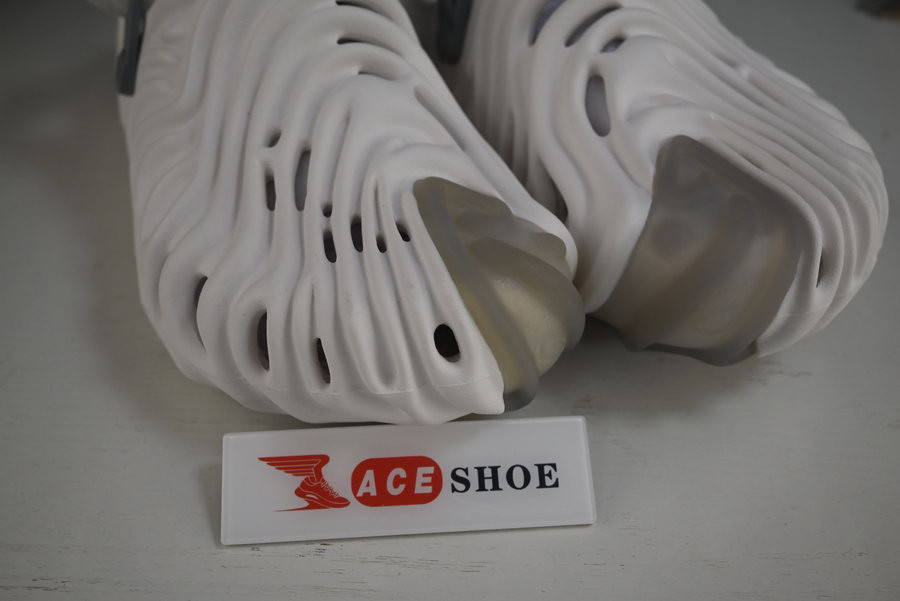 Cr*0*s pollex clog by salehe bembury spackle almost white