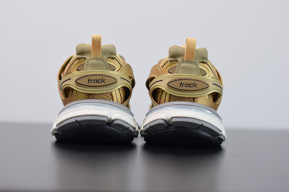 bc track sneaker