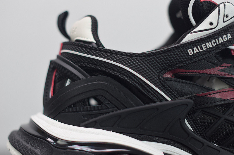 bc track sneaker